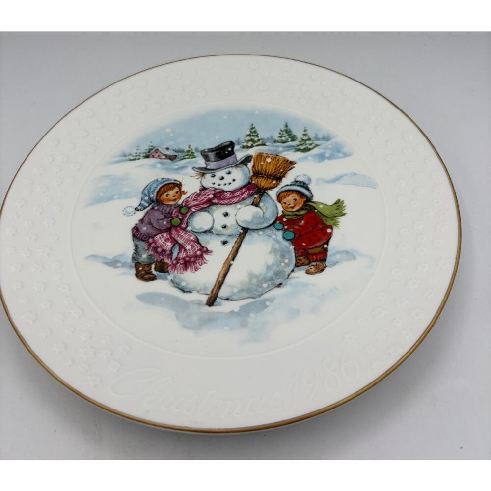 Vintage Avon "A Child's Christmas" 1986 Collector Plate